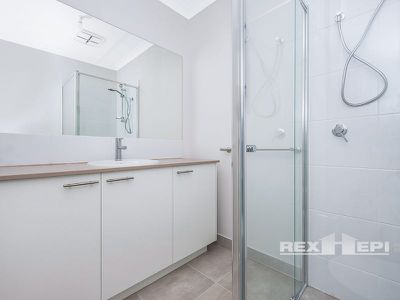6 Gordal Court, Lynbrook