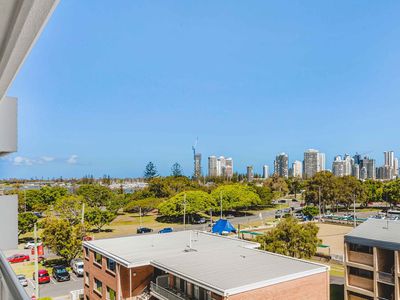 5c / 10 Marine Parade, Southport