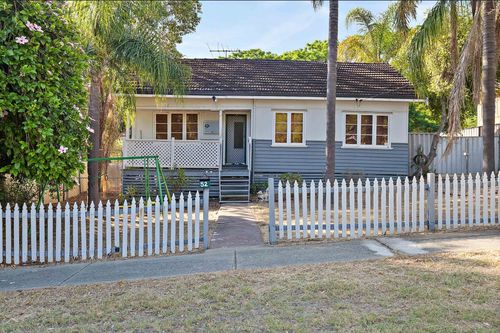 52 Peake Way, Medina