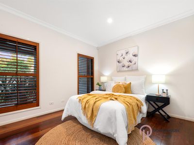 10 Talburpin Esplanade, Redland Bay