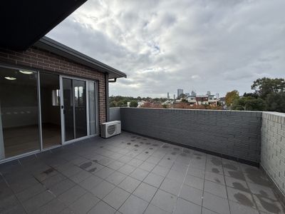 8 / 2 Dressler Court, Holroyd