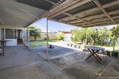 10 Olive Grove, Airport West