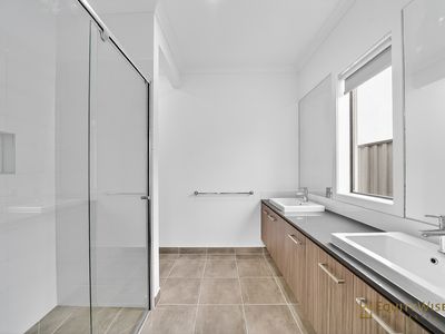 27 Kutjera Street, Manor Lakes