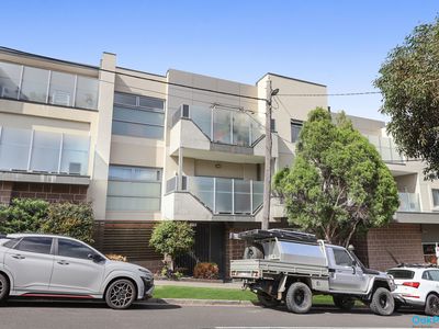 8 / 51 Curie Avenue, Oak Park
