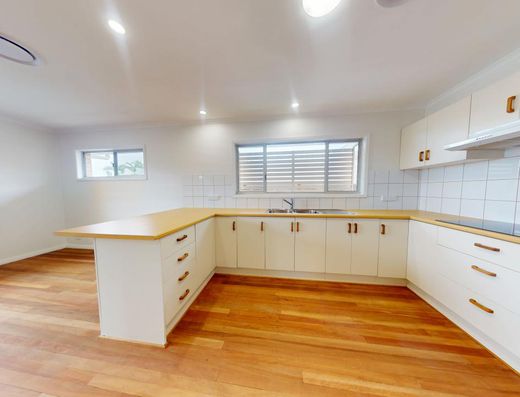 Refurbished Myles St Family Home image 3