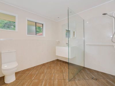 12 Sunningdale Avenue, Rochedale South