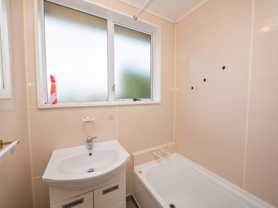 35 Columba Avenue, Calton Hill