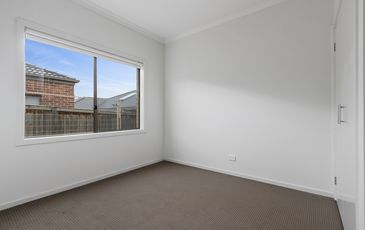 4 William Court, Officer