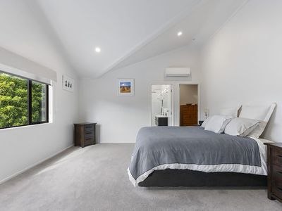 102 Chelsea View Drive, Chatswood