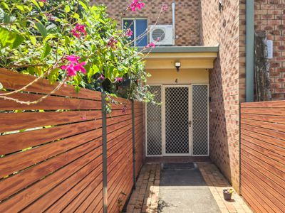 4 / 6-8 Corrigan Crescent, Batehaven