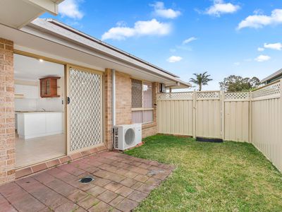 1 / 12 Christian Crescent, Forster