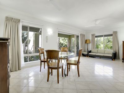 1603 / 2-10 Greenslopes Street, Cairns North