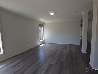 33 Burford Way, Cranbourne North