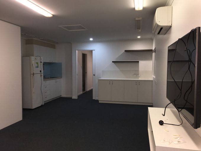 Unit 2, 3 and 4  / 18  Tectonic Crescent , Kunda Park
