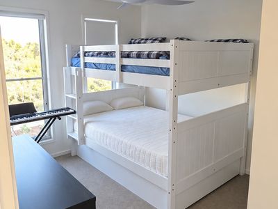 73 Attenborough Drive, Banya