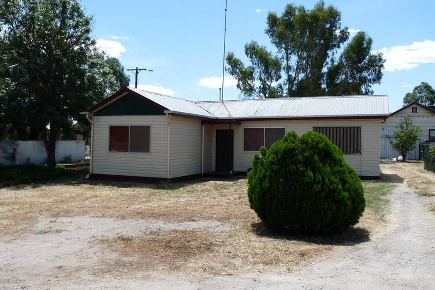 2 Bradshaw Street, Horsham