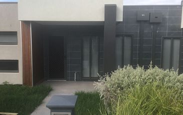 14 Grandvue Blvde, Pakenham