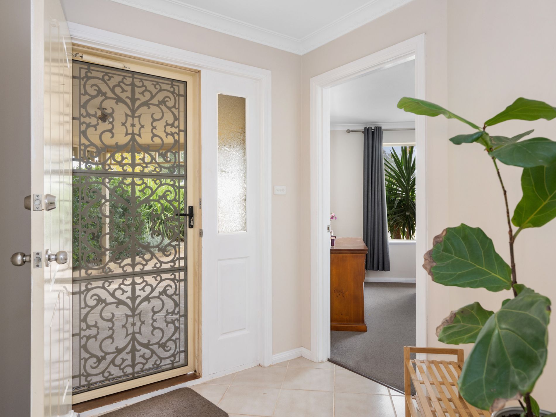 2 / 4 Nepean Grove, Hannans