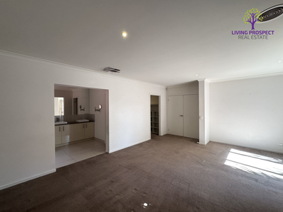37 Fongeo Drive, Point Cook
