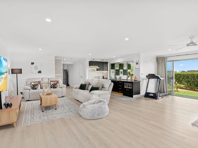 6 Chusan Place, Forster