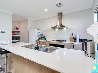 10 Paddle Way, Yanchep