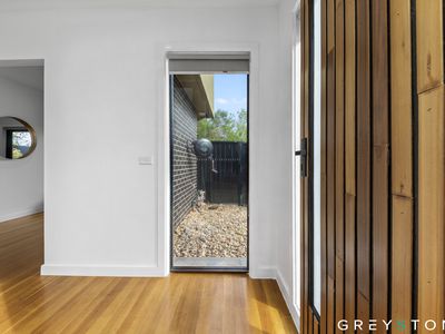 5 / 5-6 Chelsworth Place, Caroline Springs