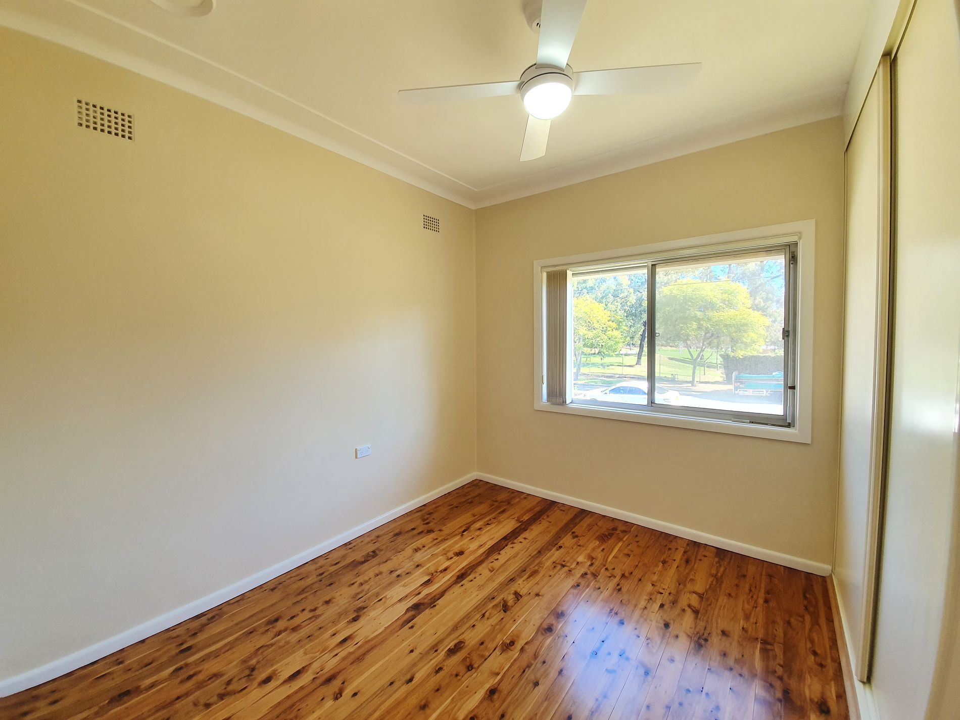 52 Tamplin Road, Guildford