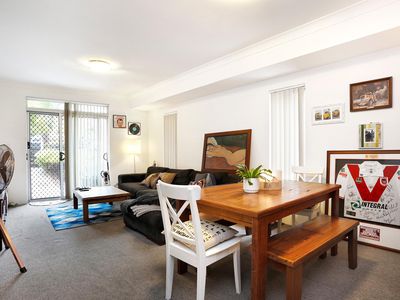 8 / 384A - 388 Railway Parade, Carlton