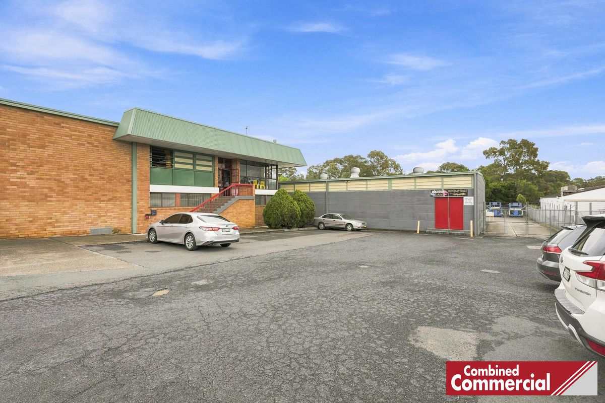 77 Jacaranda Avenue, Bradbury