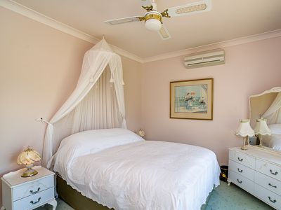 6 Daphne Court, Torquay
