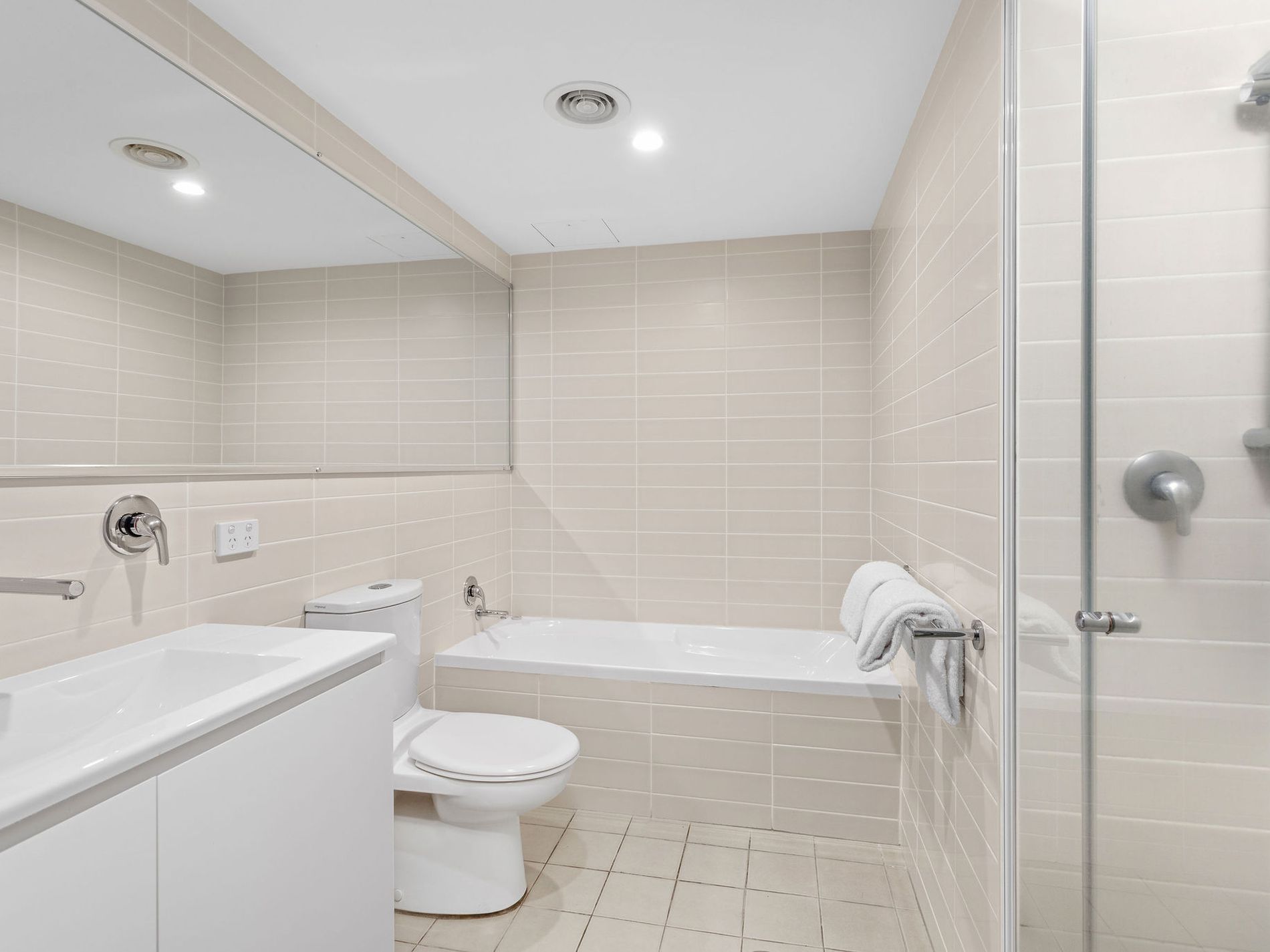 301 / 14-18 Head Street, Forster