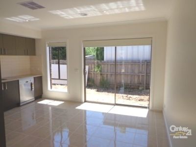 2 / 26 Beckington Crescent, Hampton Park