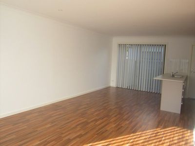 3 / 8 Acacia Street, Windang