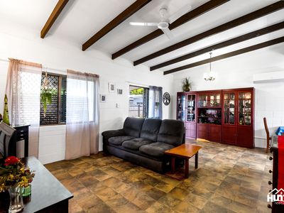 60 Hollywood Boulevard, White Rock