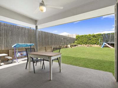 8 Pinnacles Drive, Glass House Mountains