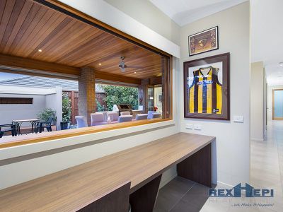 14 Mountainview Boulevard, Cranbourne North