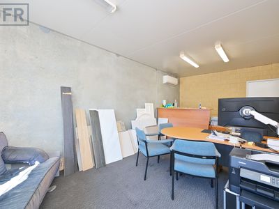 4 / 5 Parkes Street, Cockburn Central