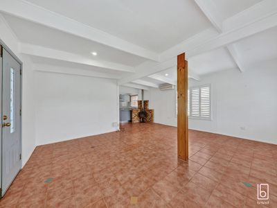 33 Hughes Avenue, Kanwal