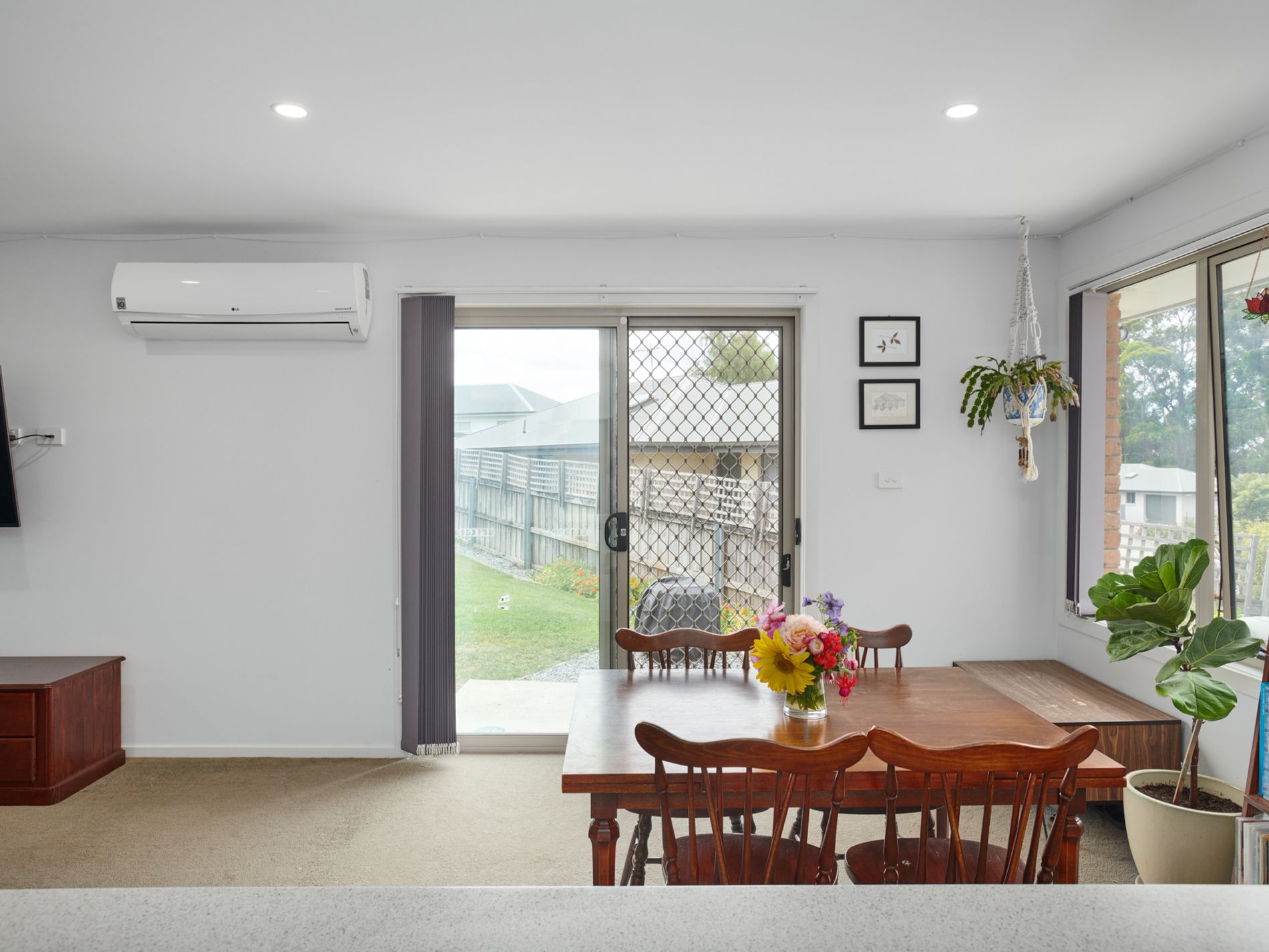 2 / 5 Space Court, Snug