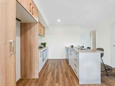 6 Mahara Walk, Cranbourne West
