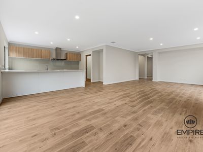 74 Yaralla Circuit, Clyde