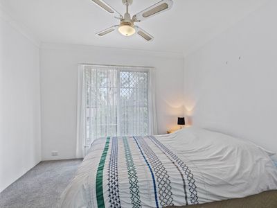 1 West Close, Hawks Nest