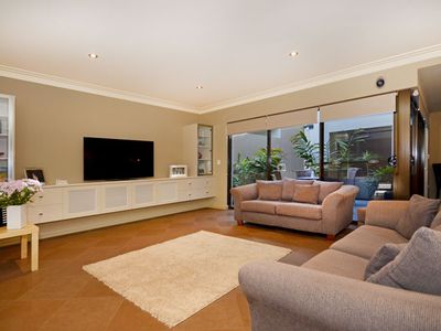 17 Vestia Walk, Stirling
