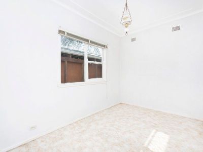 6 Goodacre Avenue, Miranda