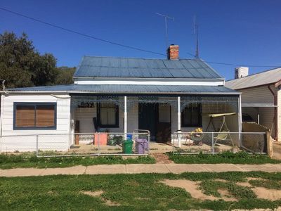 380 Macgreggor Street, Hay