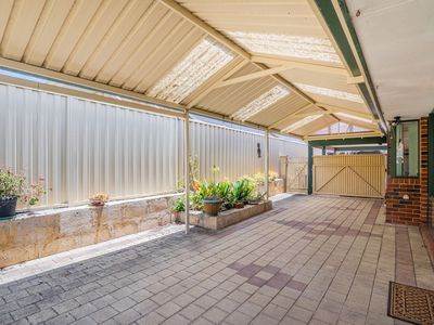 6 Borah Court, Caversham