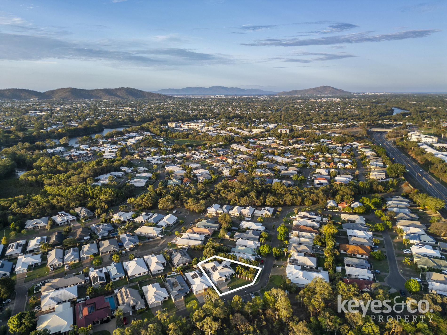 21-23 Warbler Crescent, Douglas