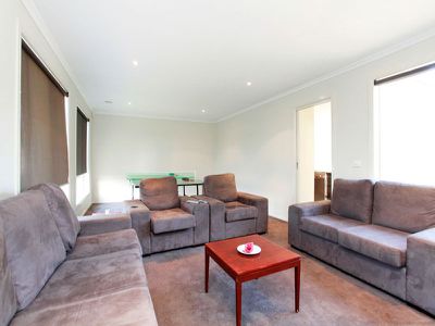 35 Chestnut Chase, Pakenham