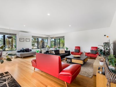 1 Riviera Drive, Carlton