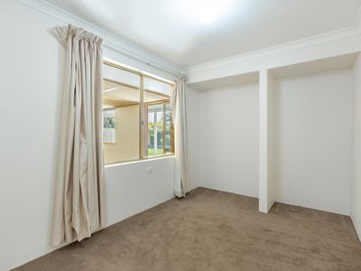 594 Safety Bay Rd, Waikiki